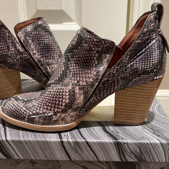 Jeffrey Campbell Rowlan Bootie - Picture 4 of 5